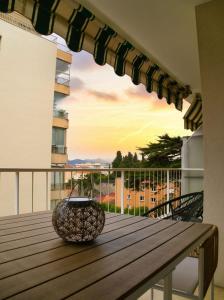 B020- Elegante et lumineux a deux pas plages et centre