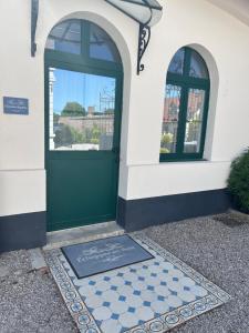 Hotels Hotel Echappee en Baie - Parking prive gratuit dont forfaits bornes electriques reservable : Suite en Duplex