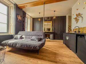 T2 en centre-ville dIlliers-Combray - parking- lit king size - terrasse