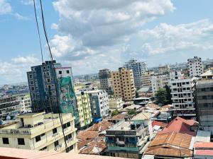 Urban Affordable Private City Room- Amazing View, Fast WiFi & Walkable Location