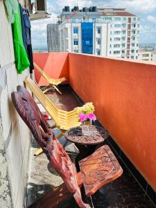 Urban Affordable Private City Room- Amazing View, Fast WiFi & Walkable Location