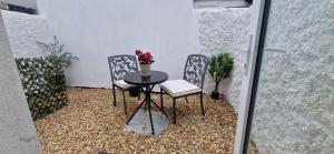 Newly Refurbed 1BD Cottage in Prime Location