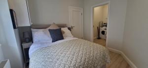 Newly Refurbed 1BD Cottage in Prime Location