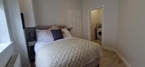 Newly Refurbed 1BD Cottage in Prime Location