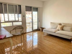 Bright apartment near the beach and port