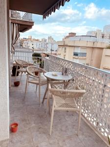 Bright apartment near the beach and port