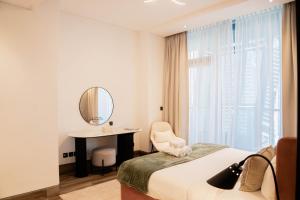 Cozy 1BR with Canal Views in Business Bay