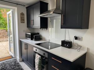 Modern 3 Bed House with Parking in Rothley