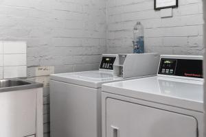 Art Deco Retreat with Carpark