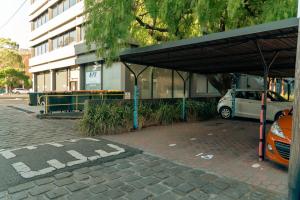 Art Deco Retreat with Carpark