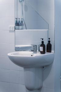 Art Deco Retreat with Carpark