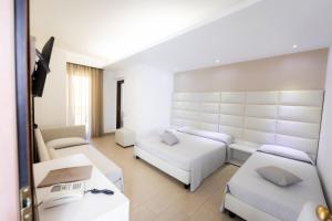 Deluxe Quadruple Room room in Hotel Vittoria