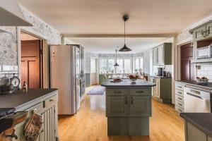 Charming Forest Retreat, 15 Min from Mariefred