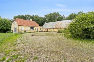 Bright Holiday Home With Garden And Togetherness