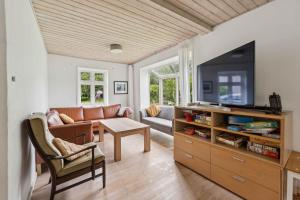 Bright Holiday Home With Garden And Togetherness