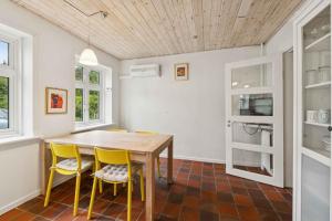 Bright Holiday Home With Garden And Togetherness