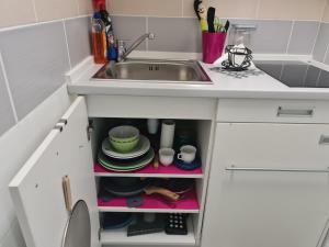 Appartements La Tropicale, studio climatise avec parking, Proche Cite medievale : photos des chambres