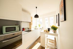 Appartement lumineux avec une grande terrasse et parking au cœur de la ville