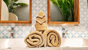 Seseh Beach-Bfast incl-Twin Villa Celestine Suite with Bathtub, in Shared Villa With Pool - 650m to Beach