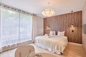 Superb Parisian Suite-Pere Lachaise