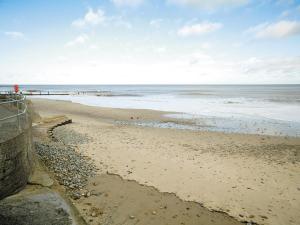 Beach Retreat - E5558