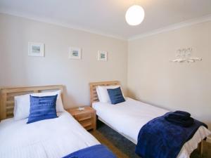 Beach Retreat - E5558