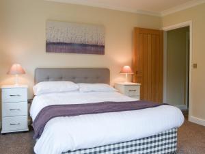 Lucys At The Grange - Uk11519