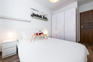 Tarnogaj Apartment - Terrace, Park Nearby - by Rentujemy