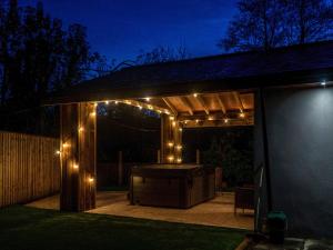 Ty Afon Arch - Uk38515