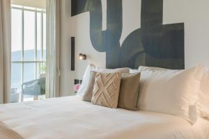 PureView Luxury-breakfast & pool AdultsOnly by RentComo