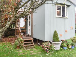 Farmhouse Garden Shepherds Hut