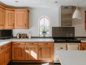Farmhouse - Ukc6630