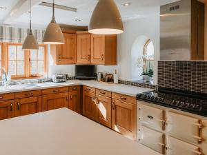Farmhouse - Ukc6630