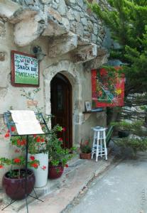 Porfyrousa Traditional Hotel