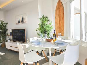 Sea view beachfront penthouse with BBQ