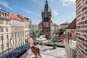 Turnkey I Henrys Tower Apartments