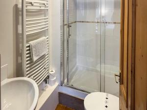 Hidden Treasure-Uk48779