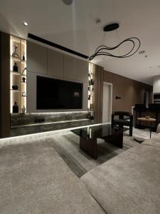 Amara - 3BR- Infinity Pool - Kingdom Tower View