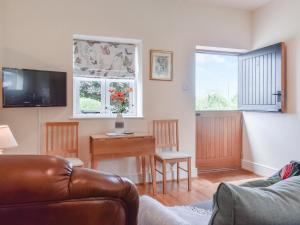 Pheasant Pens 1 - Uk50187