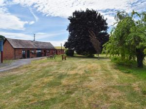 Pheasant Pens 1 - Uk50187