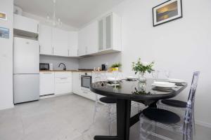 Zoliborz Stylish Apartment with Parking by Noclegi Renters