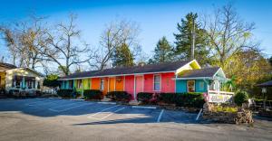 Sherwood Court Cottages & Guest Rooms