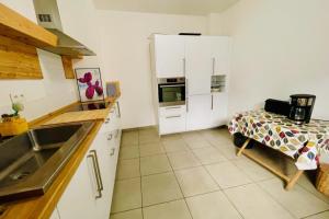 Maisons de vacances Large family nest with garden : photos des chambres