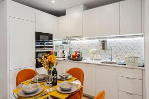 Apartment in Wimbledon with Cinema, Gym, Game Room! Upto 30 Percent OFF