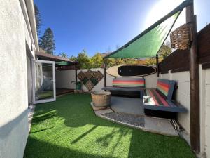Beach Pebble - 200m walk to beach kite surfer paradise, work friendly, pet friendly - must request
