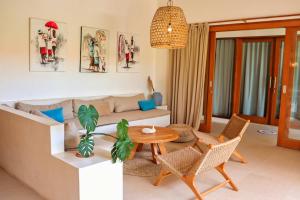 Seseh Beach-Twin Villa Celestine ensuite Bedroom 2 in shared villa-650m to beach