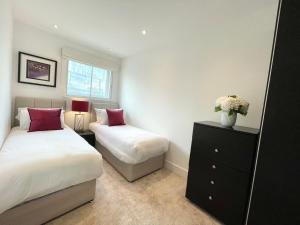 Stay next to Battersea Power Station