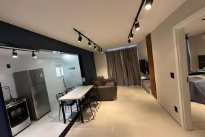 Mar e piscina na Praia Grande