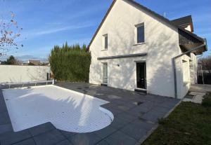 Villa 3 chambres, piscine privée, salle cinéma, salle jeu, proche route des vins et Colmar