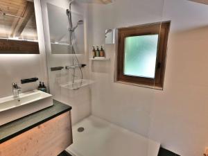 Chalets Chalet renove pour 10 personnes au Chinaillon avec bain nordique - FR-1-458-218 : photos des chambres